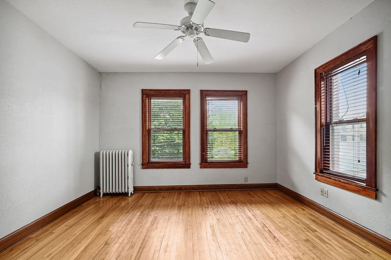 1812 Clinton Ave #203, Minneapolis, MN 55404