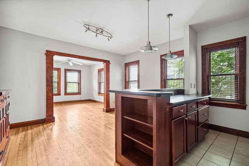 1812 Clinton Ave #203, Minneapolis, MN 55404