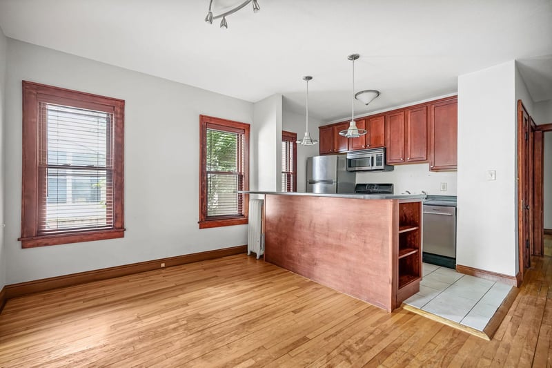 1812 Clinton Ave #203, Minneapolis, MN 55404