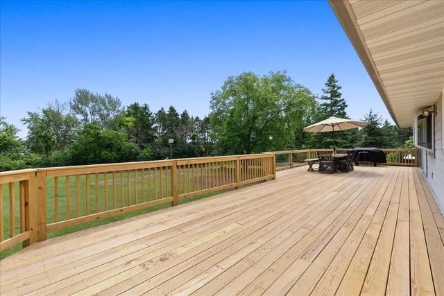 345 Quinlan Ave S, Lakeland, MN 55043