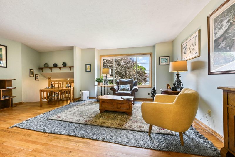 1920 Heath Ave N, Oakdale, MN 55128