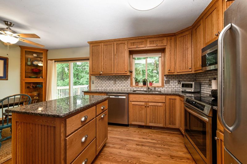 1920 Heath Ave N, Oakdale, MN 55128