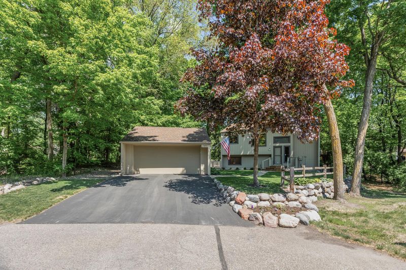 1850 Comstock Ln N, Plymouth, MN 55447