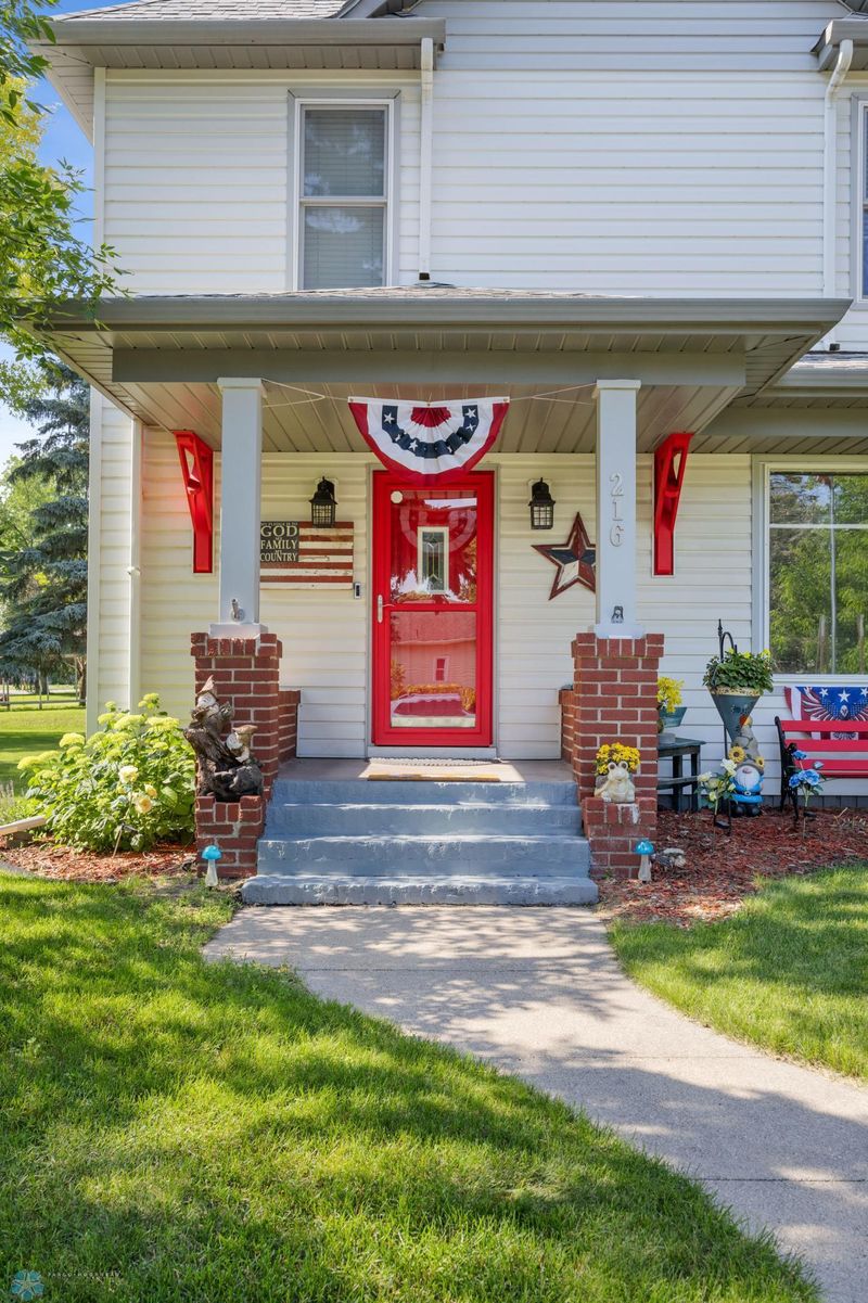 216 Elizabeth St, Hawley, MN 56549