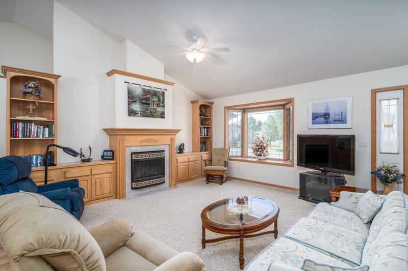 521 Spruce Ln, Crookston, MN 56716