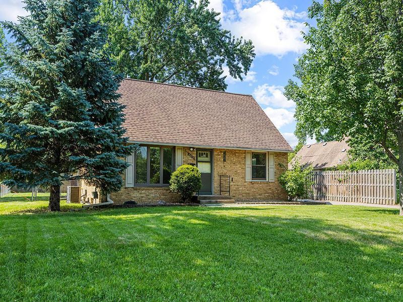6813 Lombardy Ln, Crystal, MN 55428