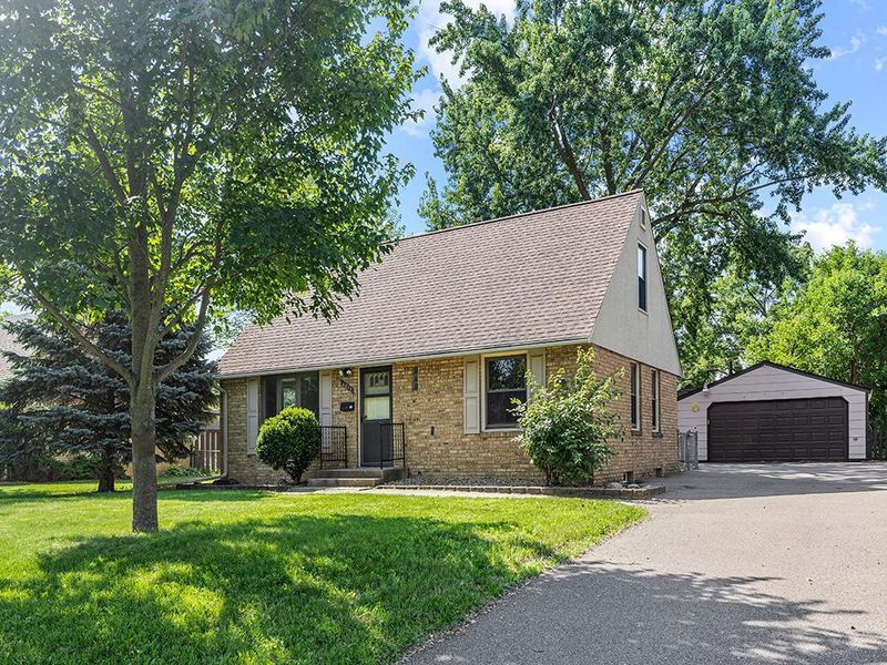 6813 Lombardy Ln, Crystal, MN 55428