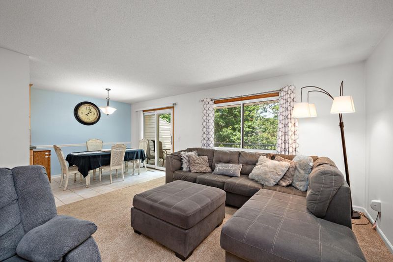 821 Evergreen Cir, Burnsville, MN 55337