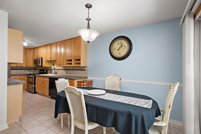 821 Evergreen Cir, Burnsville, MN 55337