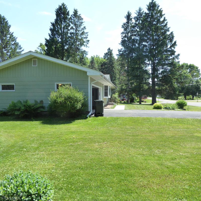 105 Sullivan Ave S, Hinckley, MN 55037