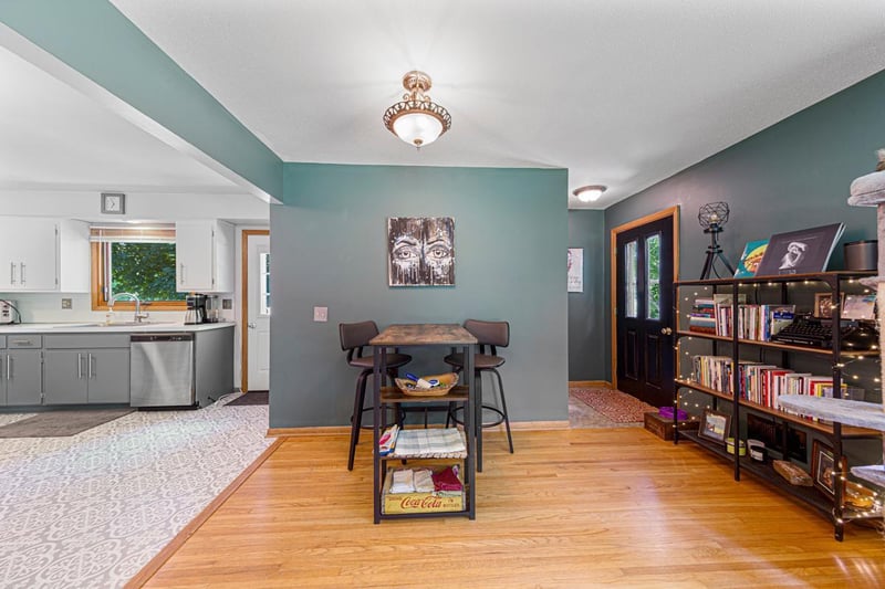 303 S 6th St, Henderson, MN 56044