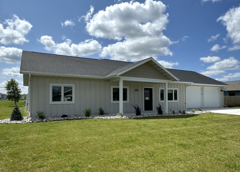 506 Lincoln St SE, Warroad, MN 56763