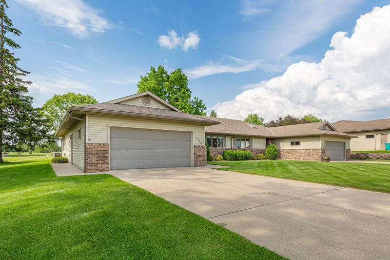 1530 E Rose St, Owatonna, MN 55060