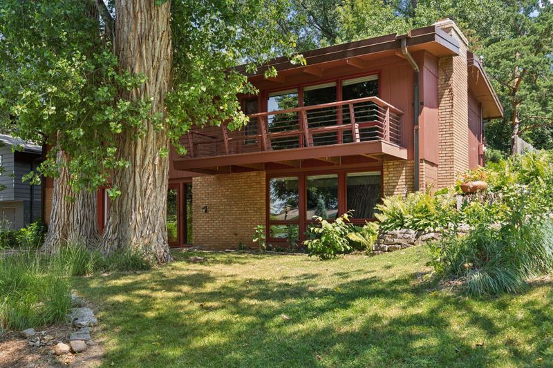 626 Desnoyer Ave, Saint Paul, MN 55104