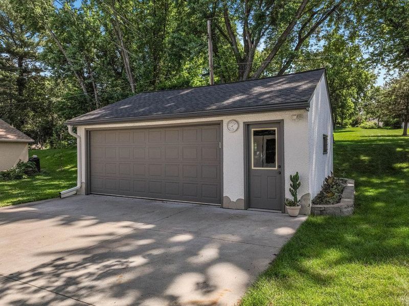 1390 Clarence St, Saint Paul, MN 55106