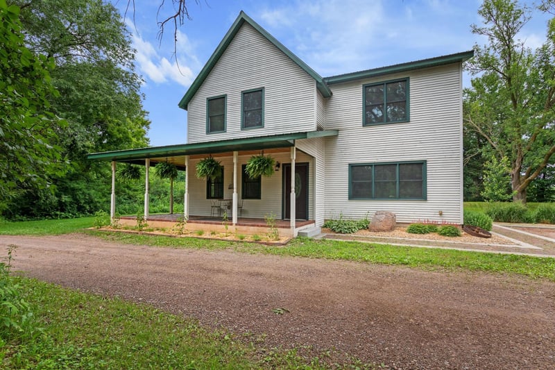 33245 Teal Ave, Shafer, MN 55074