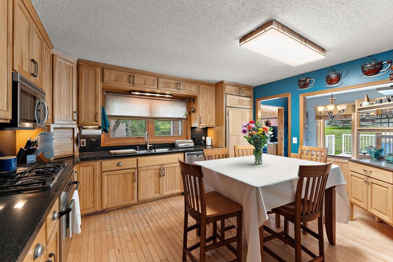 8944 Vincent Cir, Bloomington, MN 55431