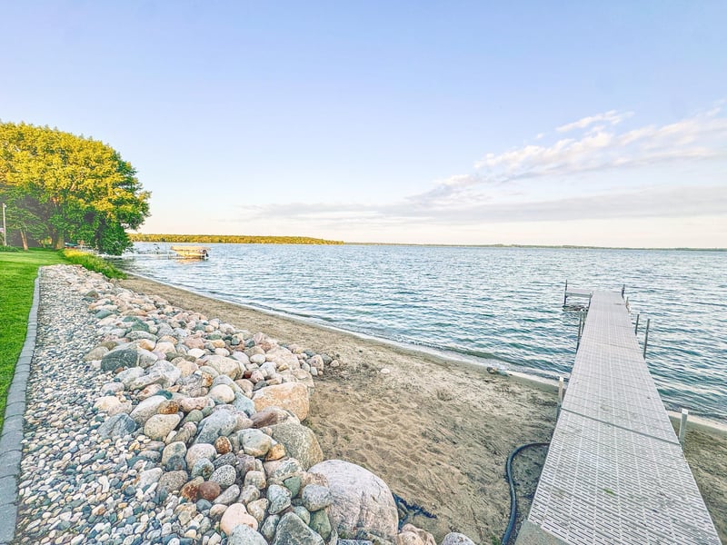 38498 North Shore Dr, Battle Lake, MN 56515