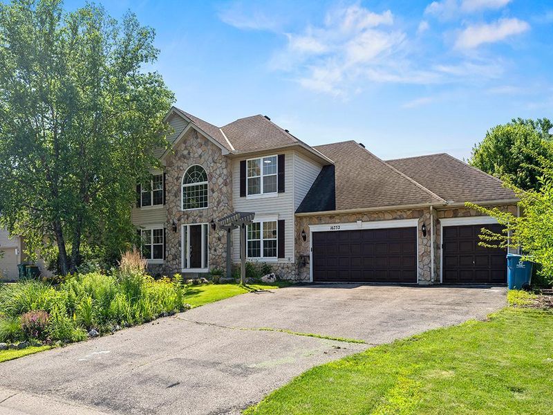 16752 Farrago Trl, Farmington, MN 55024