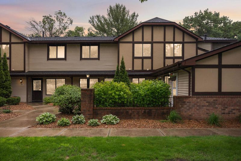 5960 Fernwood St, Shoreview, MN 55126