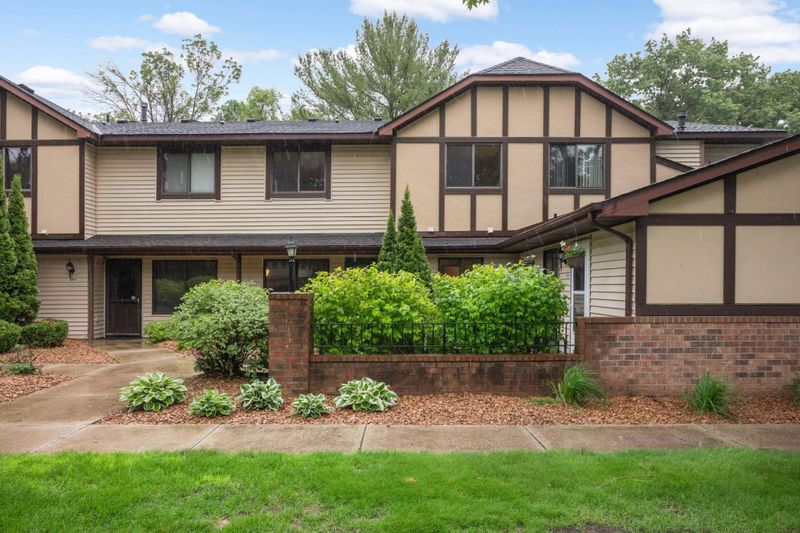 5960 Fernwood St, Shoreview, MN 55126