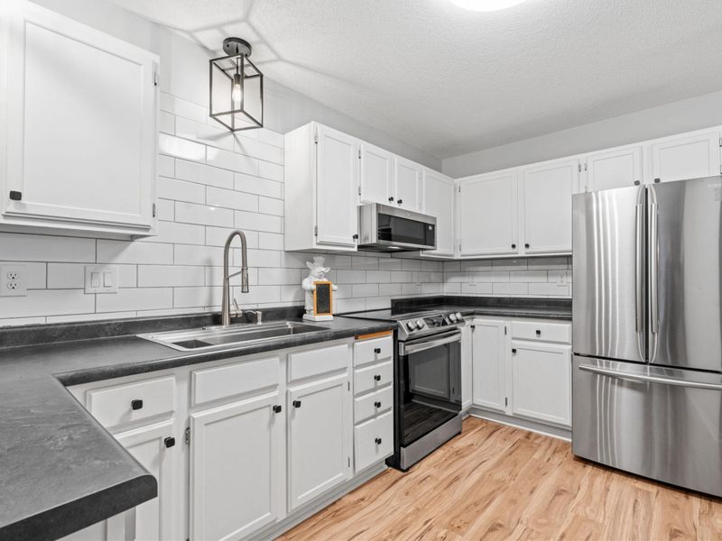 1775 Donegal Dr #1, Woodbury, MN 55125