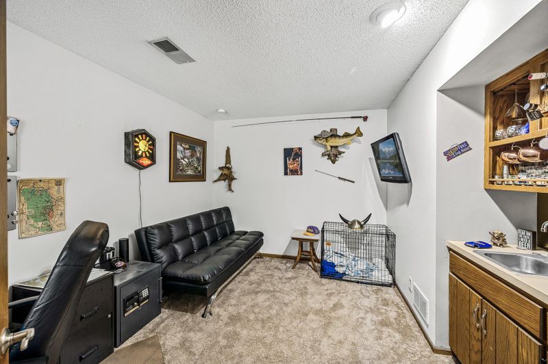 102 South Dr #E, Circle Pines, MN 55014