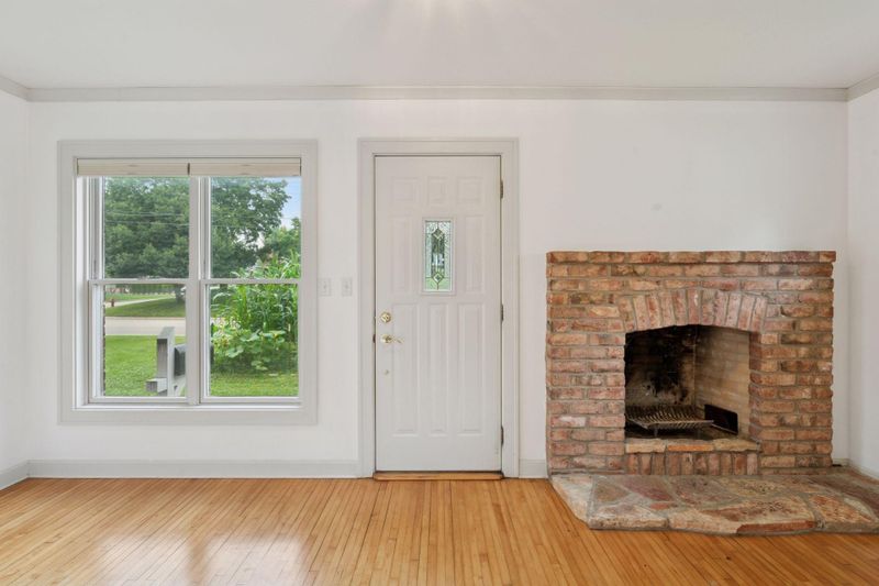 3219 W 60th St, Edina, MN 55410