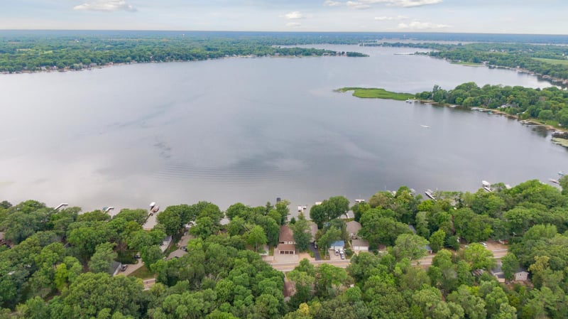 9525 N Shore Trl N, Forest Lake, MN 55025