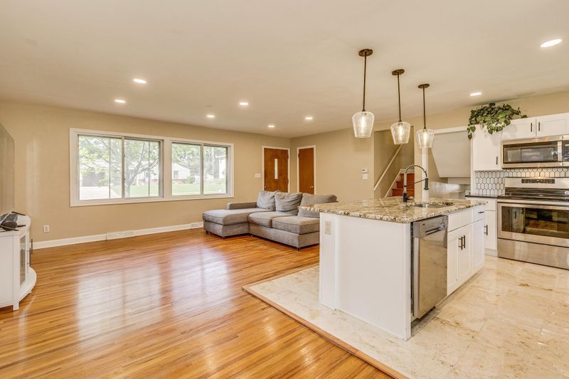 2226 County Road F E, White Bear Lake, MN 55110
