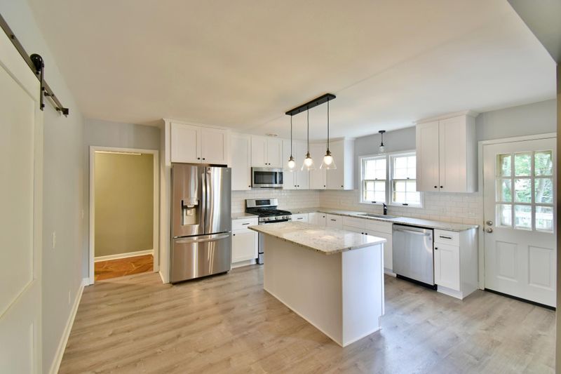 1295 Broadview Ave, Chaska, MN 55318