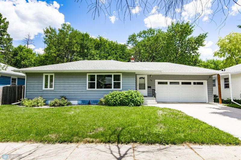 420 17th St S, Moorhead, MN 56560