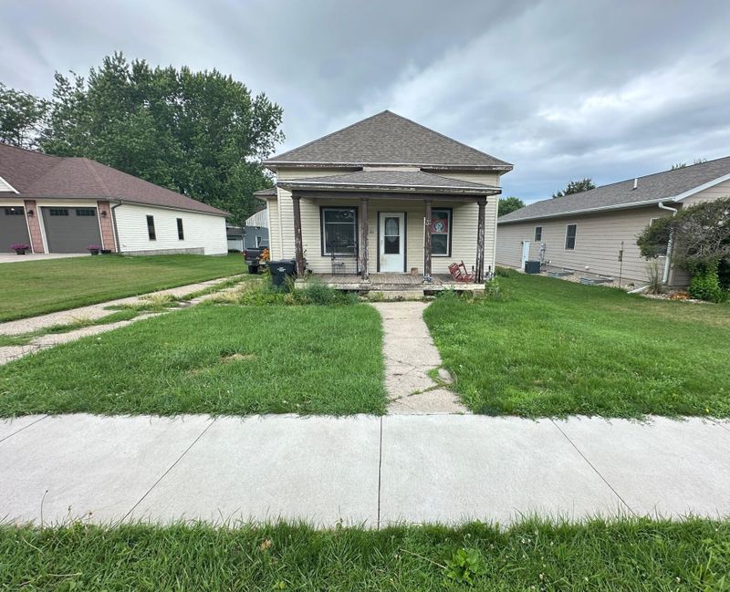 203 S 4th St, Beaver Creek, MN 56116