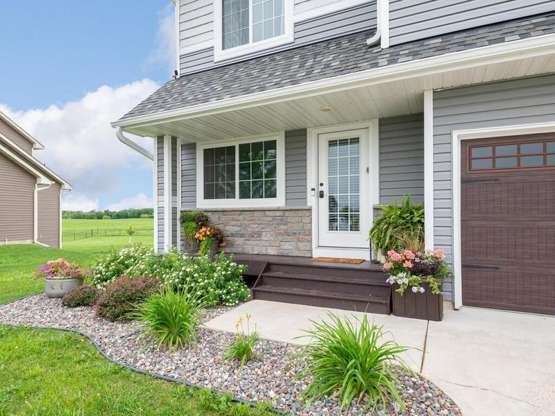 910 Burton Cir, Montrose, MN 55363