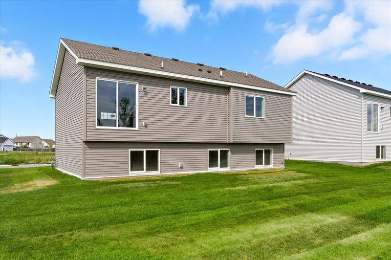 1002 Brandenburg Cir, Waverly, MN 55390