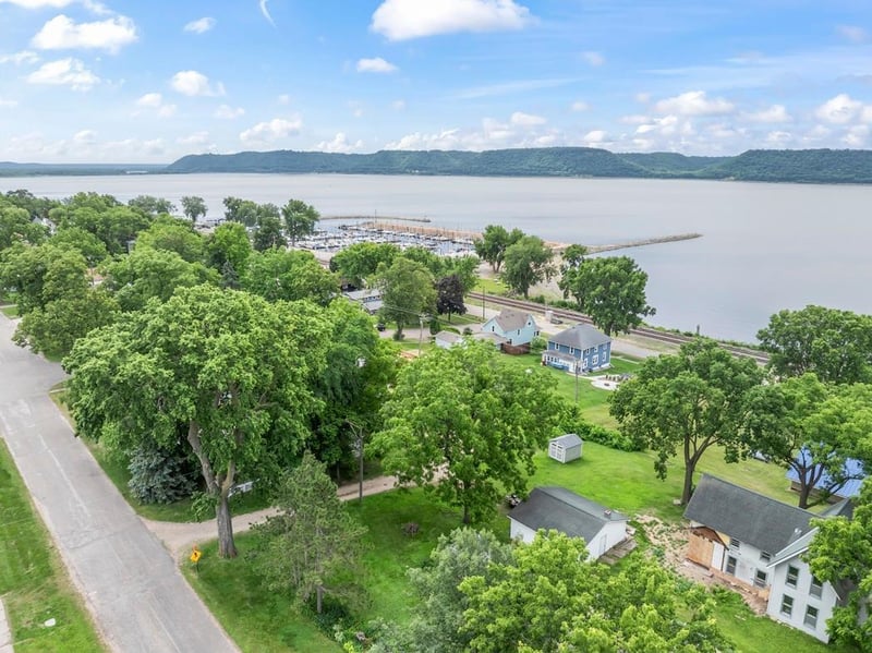 202 Cedar St, Pepin, WI 54759
