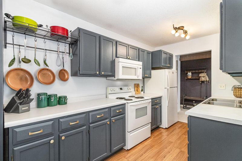 2011 E 122nd St #D4, Burnsville, MN 55337