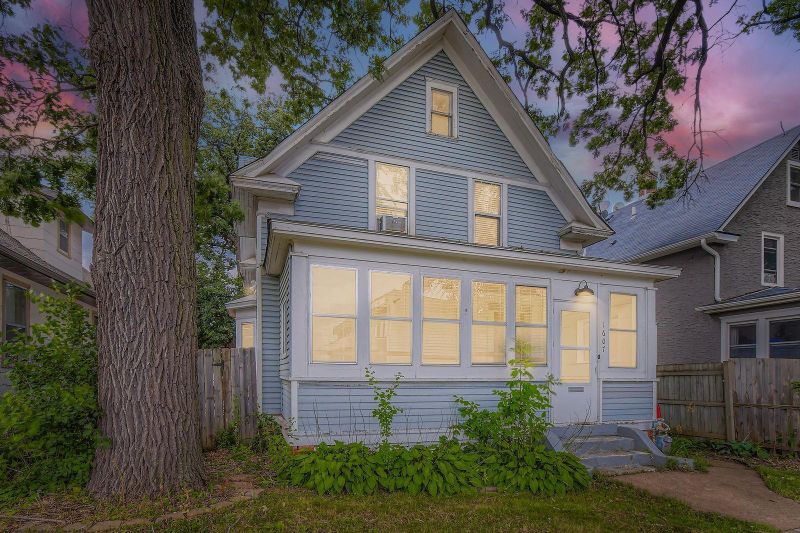 1607 7th St W, Saint Paul, MN 55102