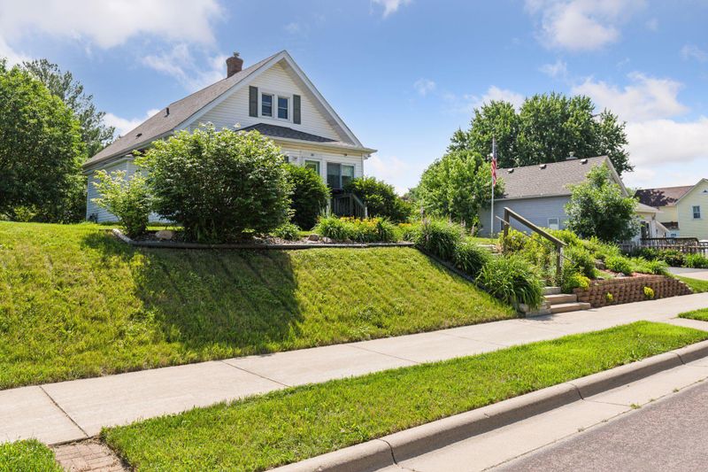 609 1st Ave SE, New Prague, MN 56071