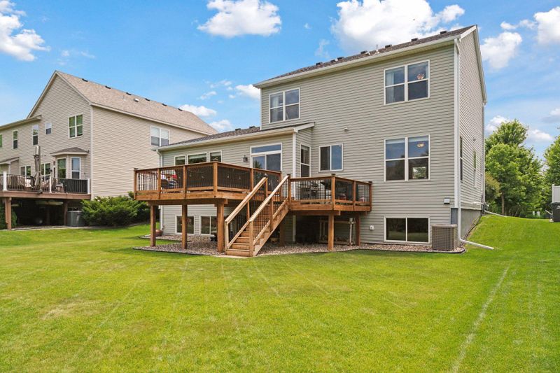 2034 Schoolmaster Dr, Chaska, MN 55318