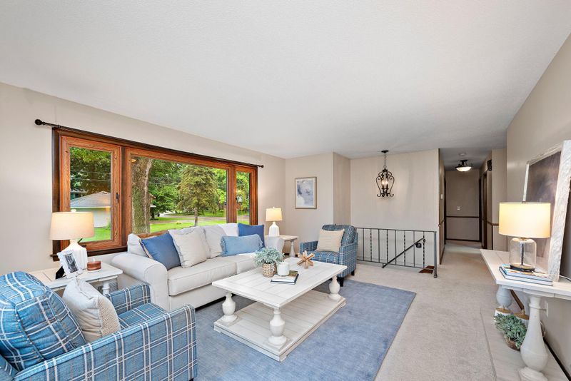 5231 Holiday Rd, Minnetonka, MN 55345