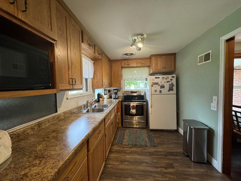 34 N Elm St, La Crescent, MN 55947