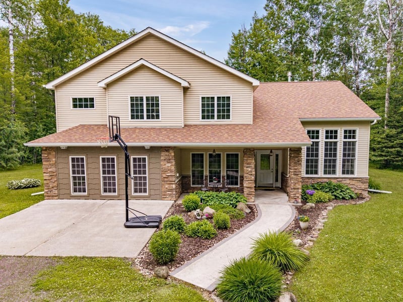 4722 Whitetail Dr, Superior, WI 54880