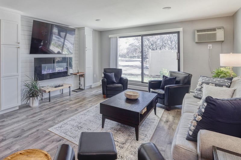 10501 Cedar Lake Rd #217, Hopkins, MN 55305