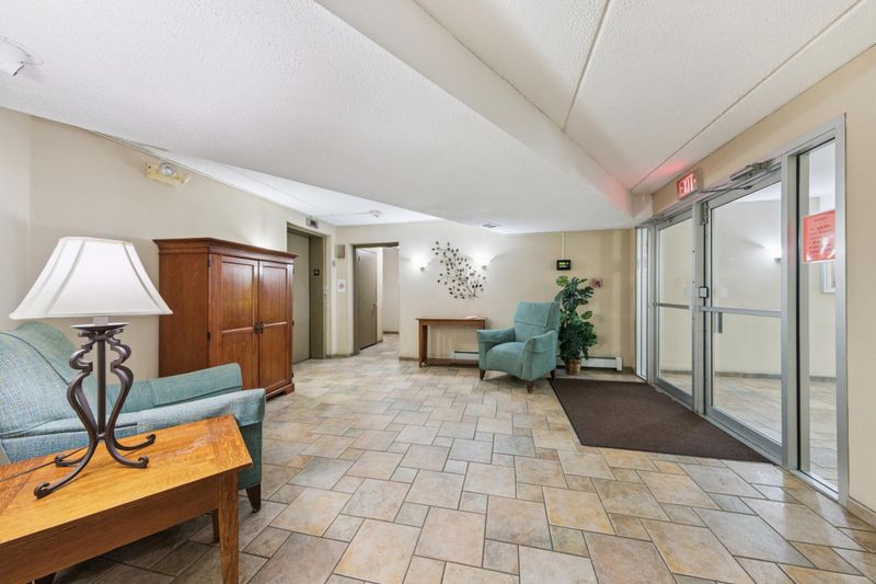 135 Viking Dr E #206, Little Canada, MN 55117