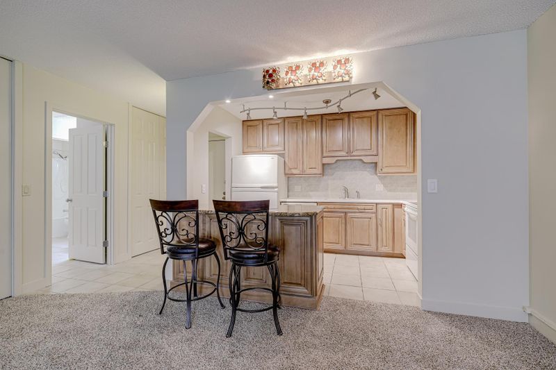 10521 Cedar Lake Rd #208, Minnetonka, MN 55305