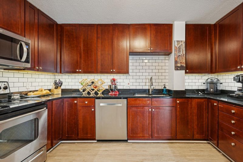 3131 Excelsior Blvd #910, Minneapolis, MN 55416