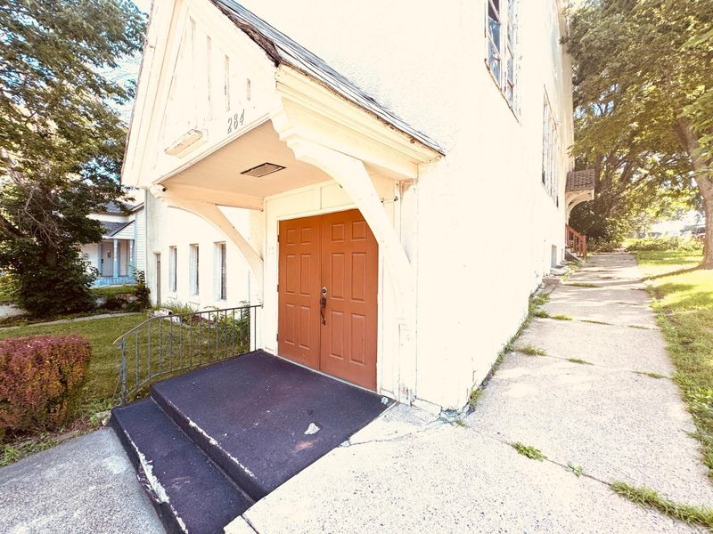 284 Bates Ave, Saint Paul, MN 55106