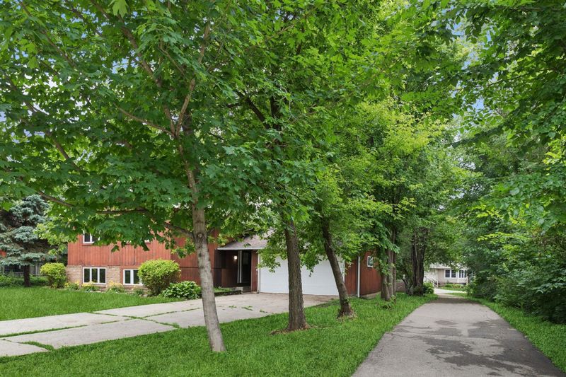 812 Ivanhoe Dr, Northfield, MN 55057