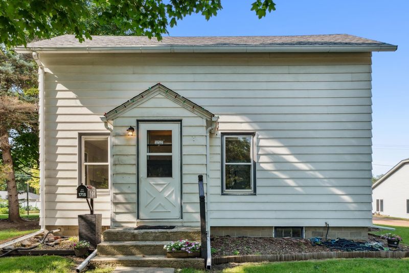 1715 10th St E, Glencoe, MN 55336